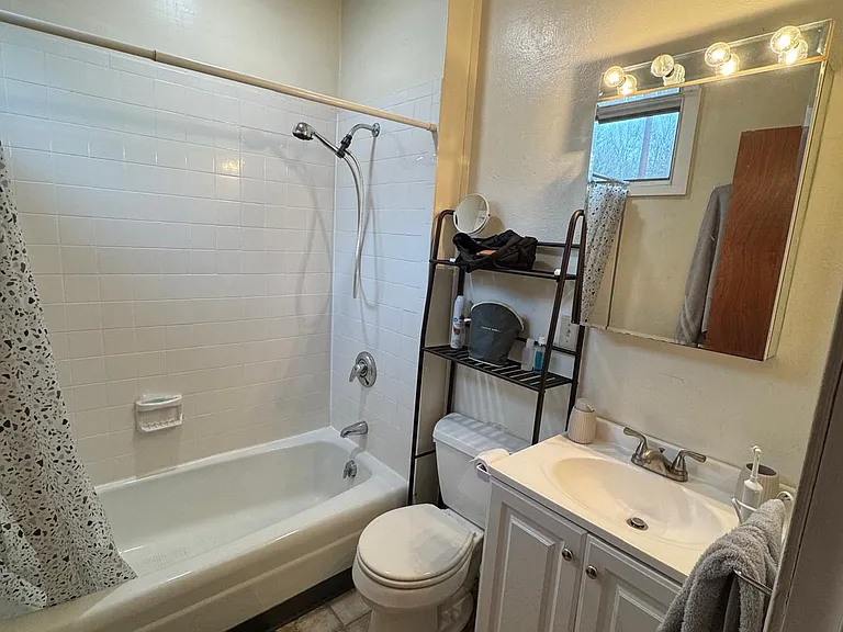 630 Main St #E — Photo 8