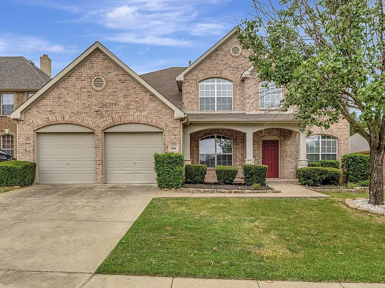 210 Red Bluff Dr — Photo 1