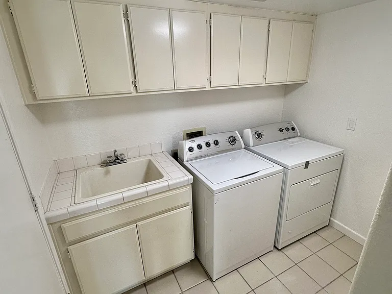 1043 Cordova Dr — Photo 21