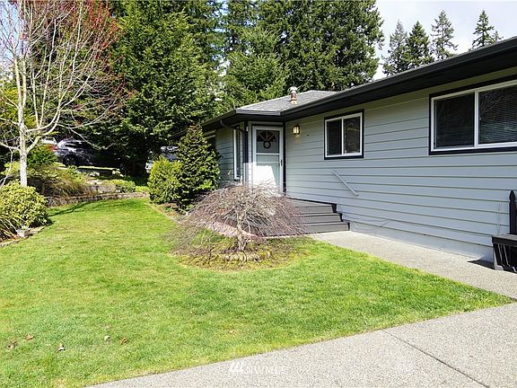 Nice landscaping in front.