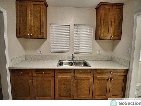 4th image of 2728 Willow Pl #B