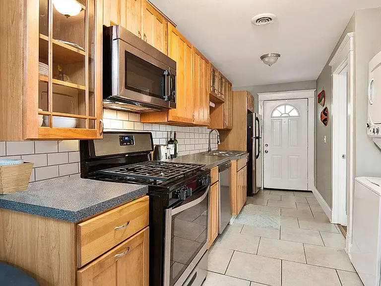2924-2926 Holmes Street — Photo 8