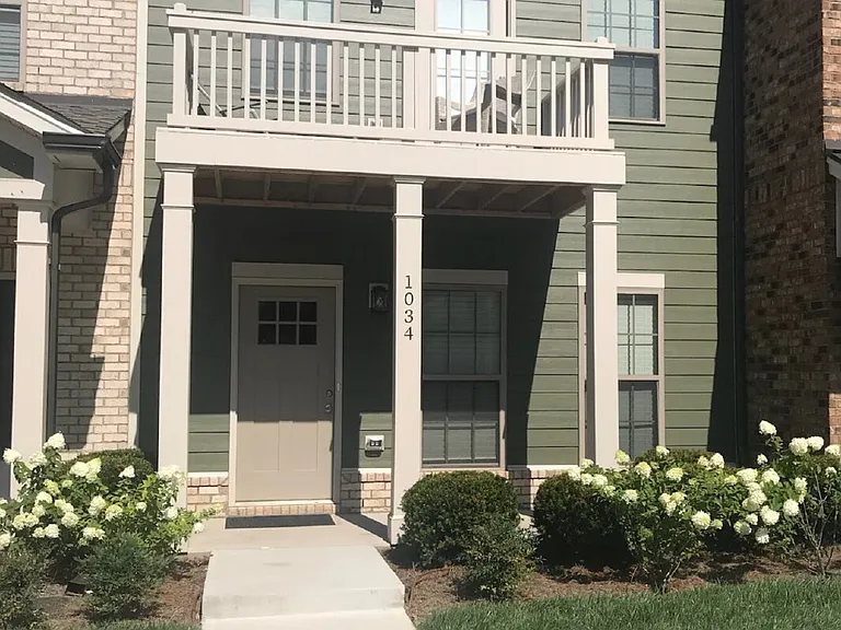 1034 Emery Bay Cir — Photo 1