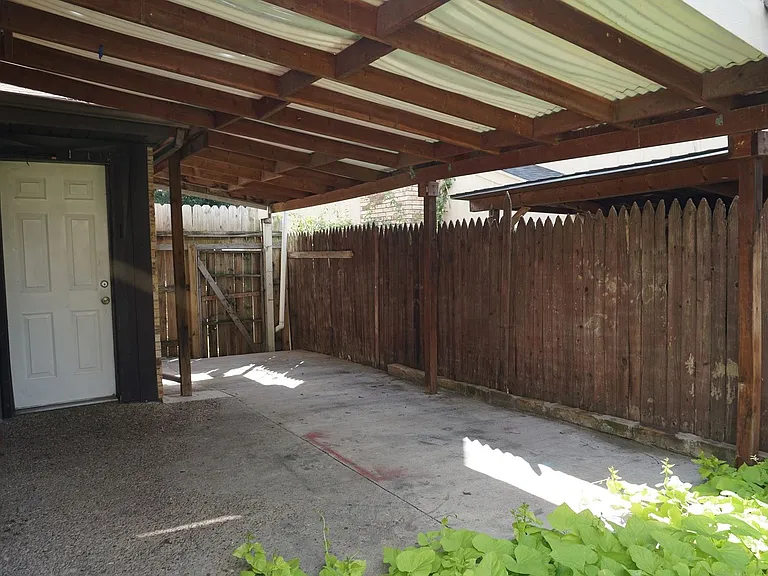 1827 Abshire Ln — Photo 16