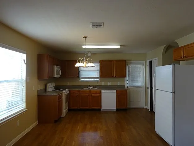 3 bed, 2.5 bath, 1331 sqft, $1,775 — Photo 2