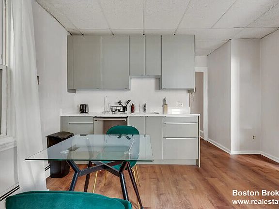 3rd image of 823 Dorchester Ave #1