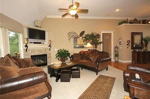 5th image of 2511 NE Lake Breeze Dr
