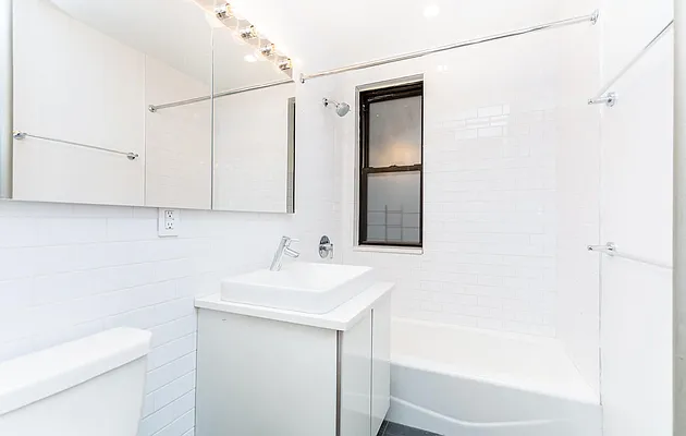 Rented by Uptown Flats LLC | media 23