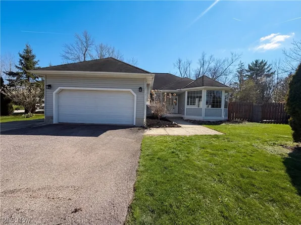 7049 Woodland Ave, Chagrin Falls, OH 44023