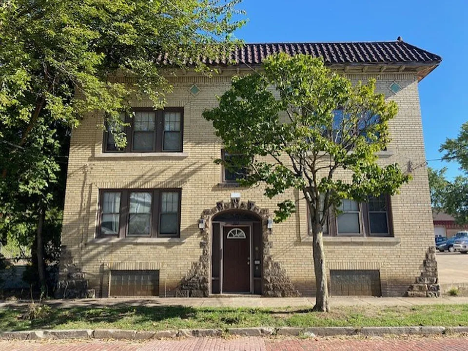 207 Myrtle Pl