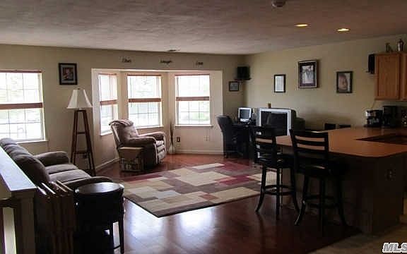 4th image of 34 Victorian Ln