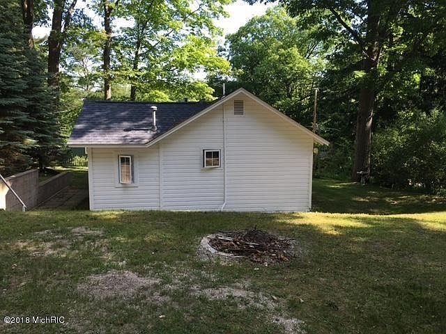 2nd image of 7043 Ohio Rd