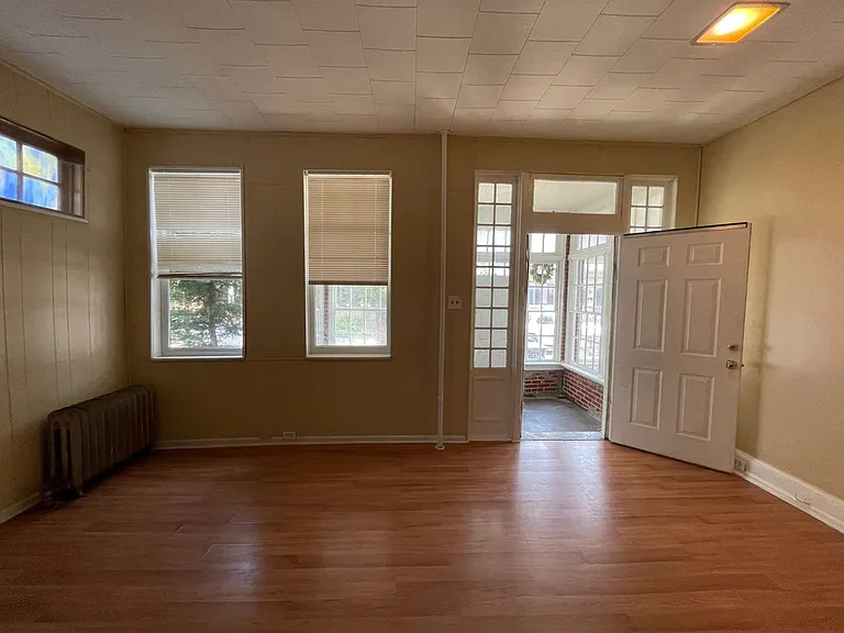 2322 Penn St — Photo 9