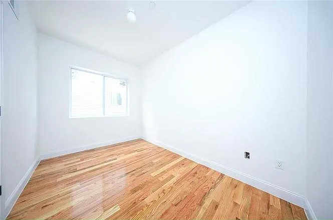 136 Beach St #2R — Photo 6