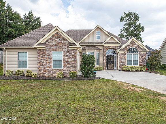 2nd image of 142 Whispering Oaks Dr