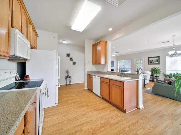 2815 Kings Crossing Dr APT 214, Kingwood, TX 77345