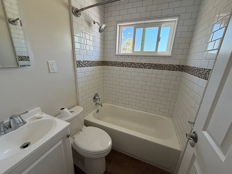 1164 Clinton St — Photo 5