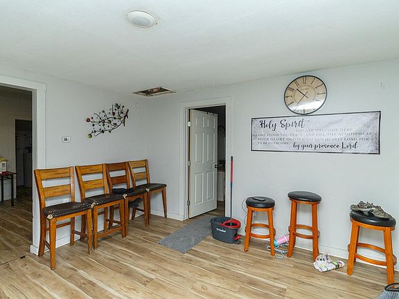 5th image of 129 East Ave