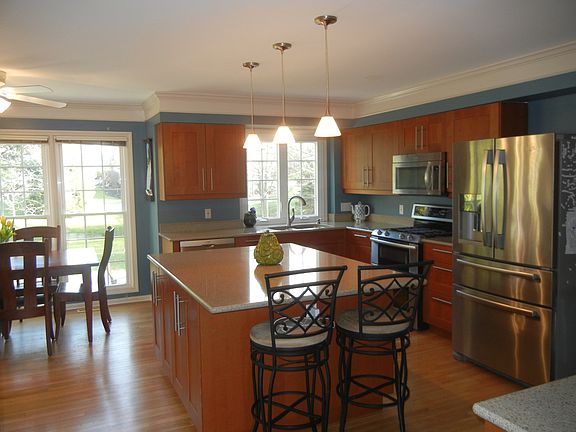 4th image of 458 Adelle Dr