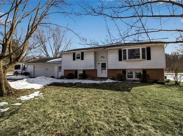 8534 East Ave, Gasport, NY 14067