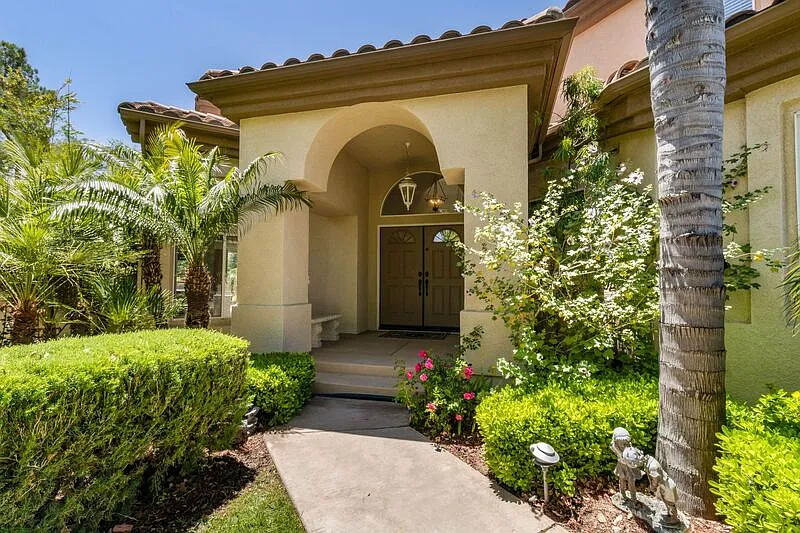 4 bed, 4.0 bath, 3300 sqft, $4,500 — Photo 3