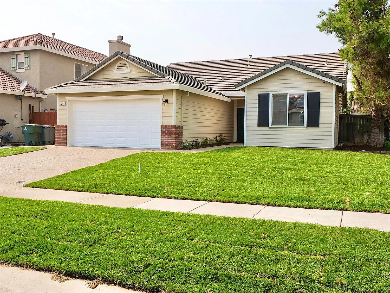 1741 Cobblestone Dr photo 1