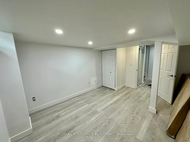 256 Birchcliffe Cres — Photo 9