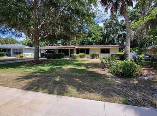 1322 Lake Shore Blvd, Tavares, FL 32778
