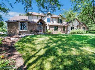 2205 Cherokee Cir, Valparaiso, IN 46383