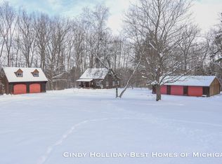 17180 Kenowa Ave, Kent City, MI 49330