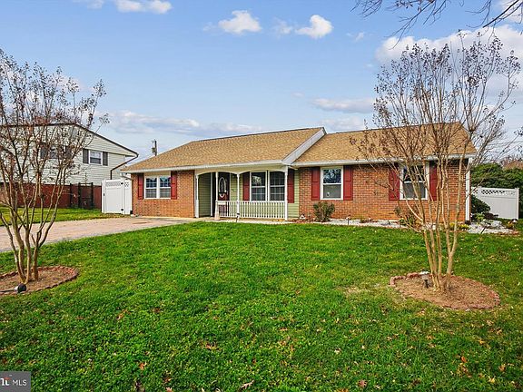 3rd image of 417 White Oak Pl