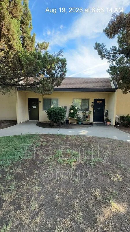 2 bed, 1.0 bath, 816 sqft, $1,200 — Photo 2