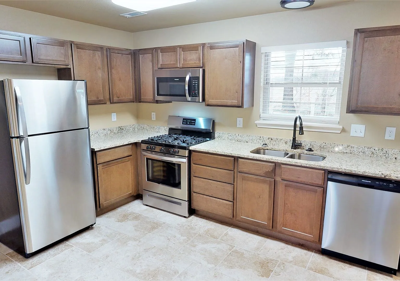 806 N Brook Drive — Photo 3