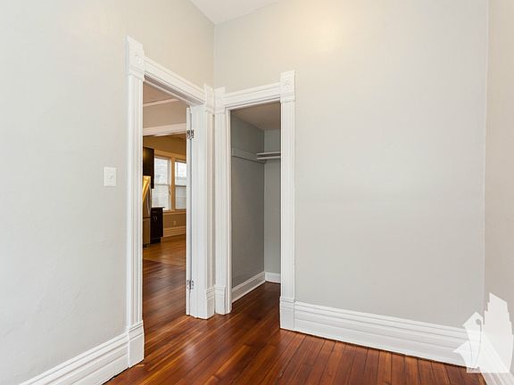 4th image of 1077 N Hermitage Ave #2