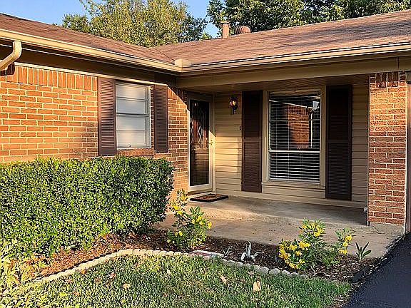 2nd image of 1215 Briarwood Dr