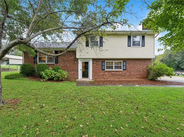 6065 Bobbybrook Dr, Clemmons, NC 27012