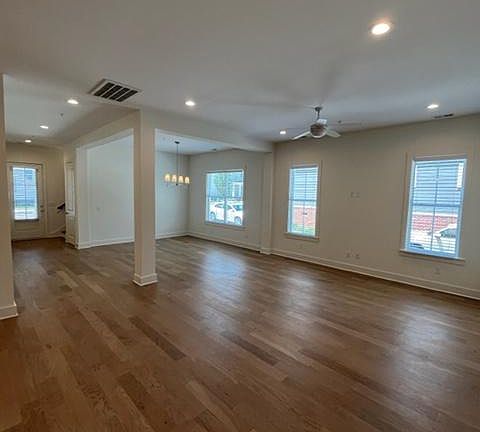 3rd image of 433 Herringbone Ct #433