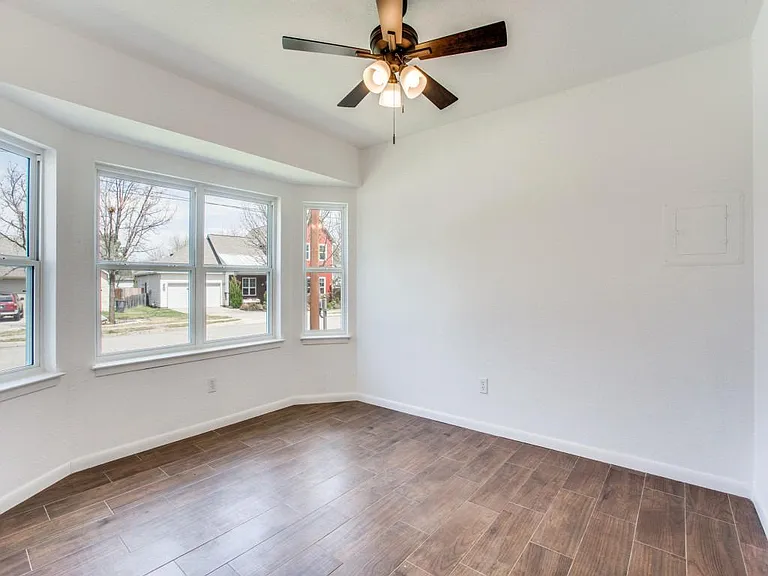 1307 Worthington St — Photo 10