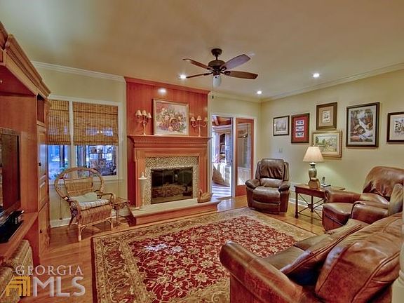 5th image of 203 Craig Wood Way