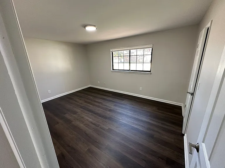 102 N Washington Ave — Photo 23