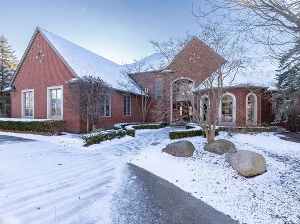 56187 Nickelby Dr, Utica, MI 48316