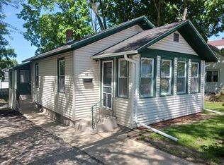 418 Ridgeland Ave, Woodstock, IL 60098