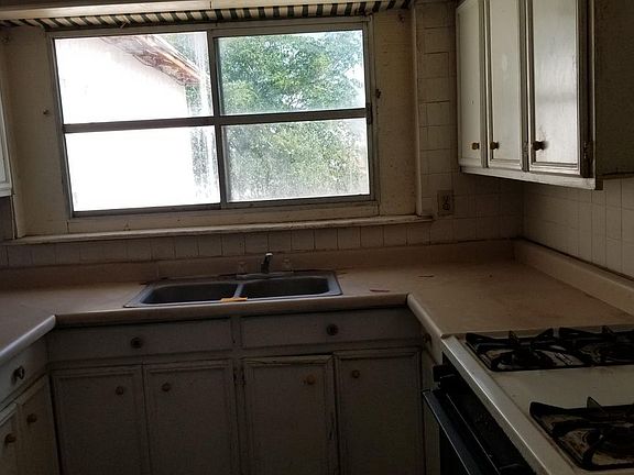 3rd image of 306 2nd St