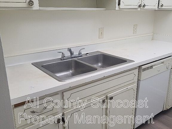 5th image of 1830 Dr Martin Luther King Jr St N APT 301