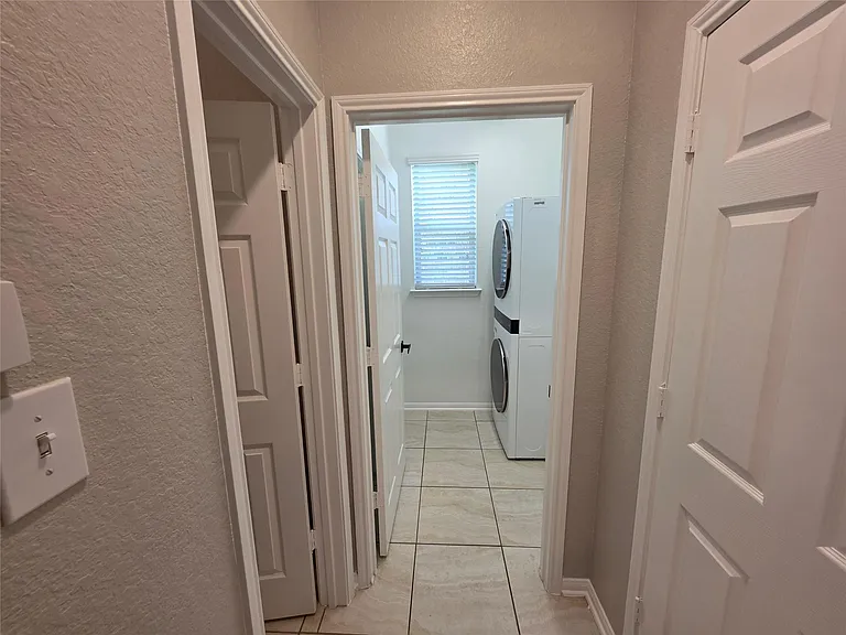 4427 Garden Ridge Ct — Photo 5