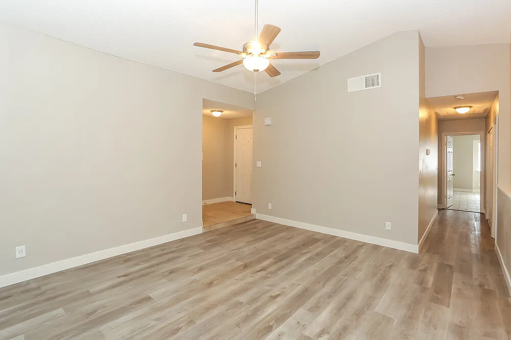 3 bed, 2.0 bath, 1214 sqft, $2,020 — Photo 4