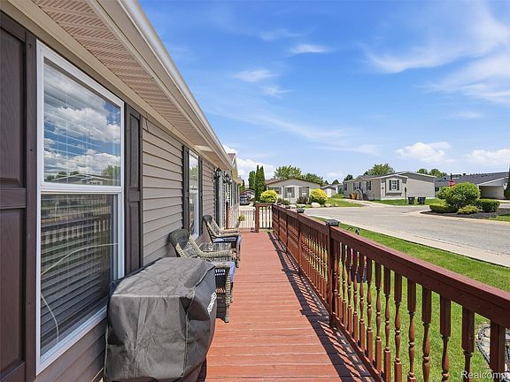 2nd image of 9695 Bloomsbury Cir