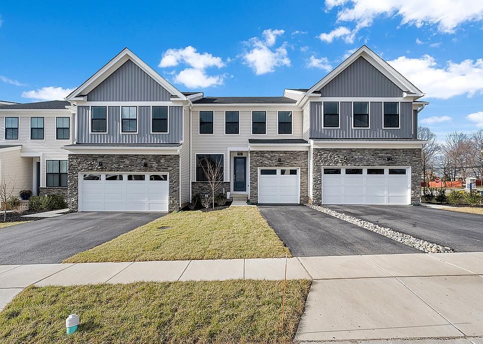 1st image of 906 Dogwood Ct