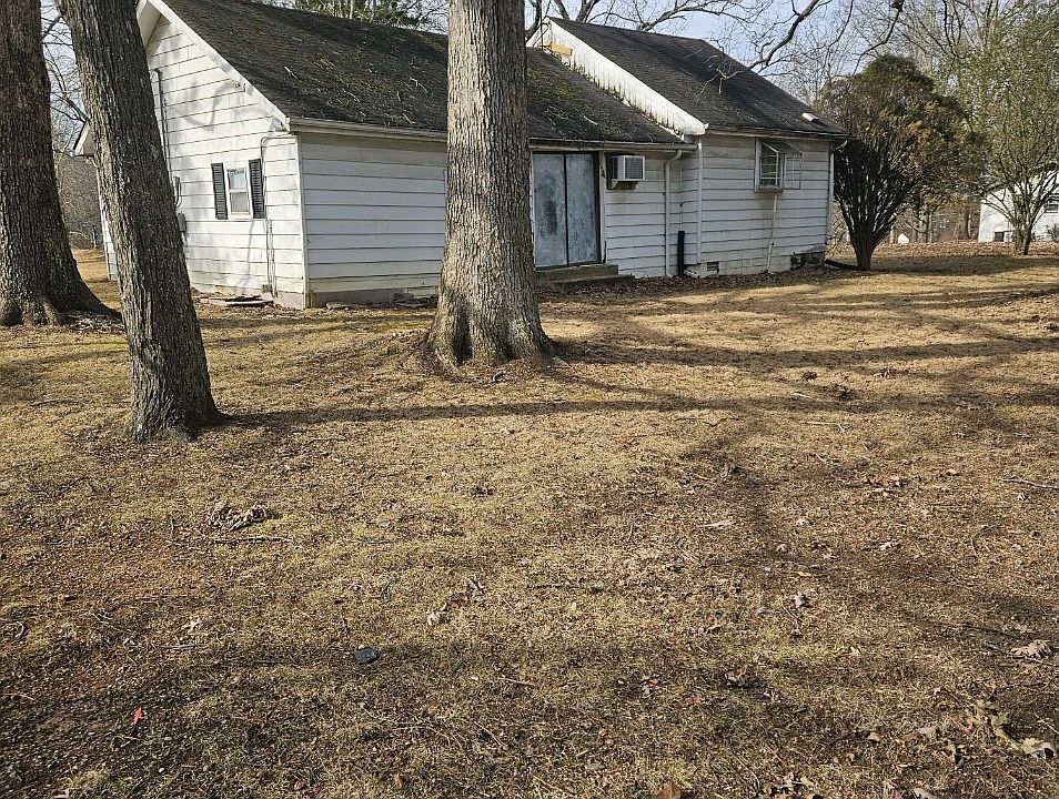 2nd image of 903 Vinson Rd