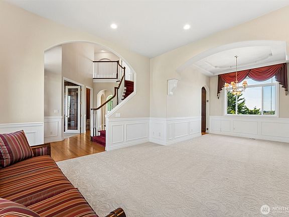 4th image of 3610 43rd Avenue Ct NE